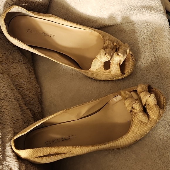 Karen Scott linen wedges. - Picture 2 of 3